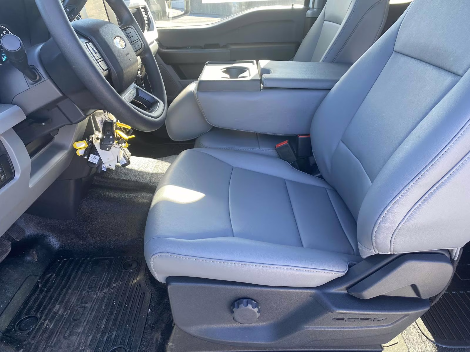 2026 Oxford White Ford Super Duty F-350 DRW XL 4X4 Chassis