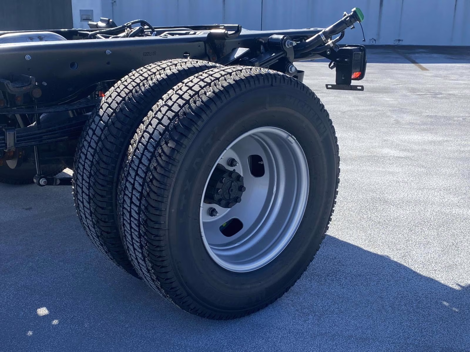 2026 Oxford White Ford Super Duty F-350 DRW XL 4X4 Chassis