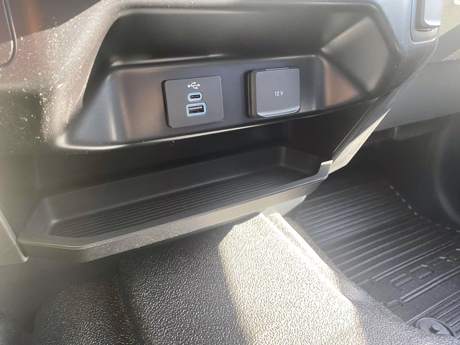 2026 Oxford White Ford Super Duty F-350 DRW XL 4X4 Chassis