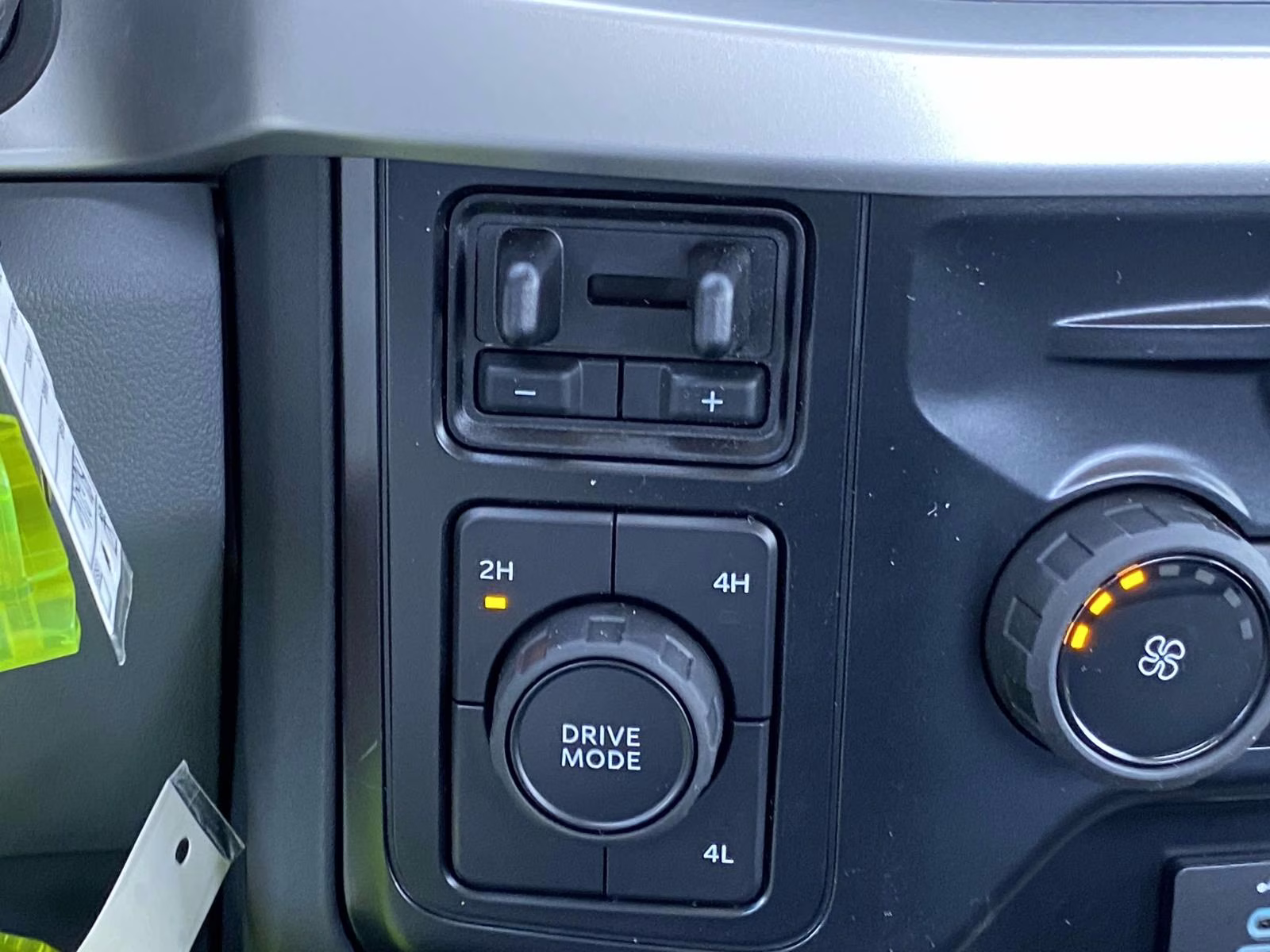 2025 Oxford White Ford Super Duty F-550 DRW XL 4X4 Chassis