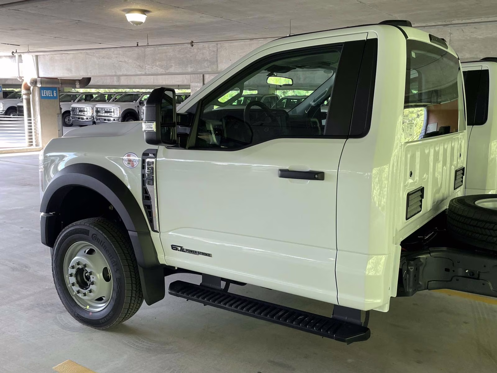 2025 Oxford White Ford Super Duty F-550 DRW XL 4X4 Chassis