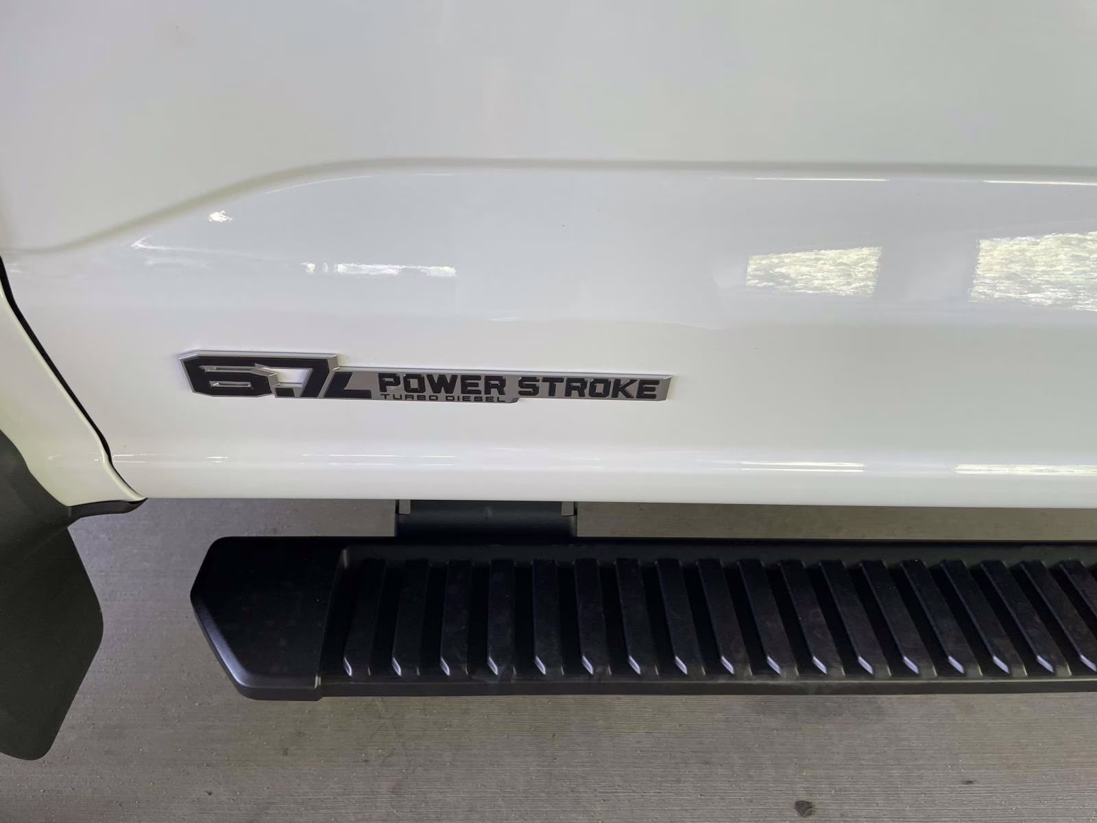 2025 Oxford White Ford Super Duty F-550 DRW XL 4X4 Chassis