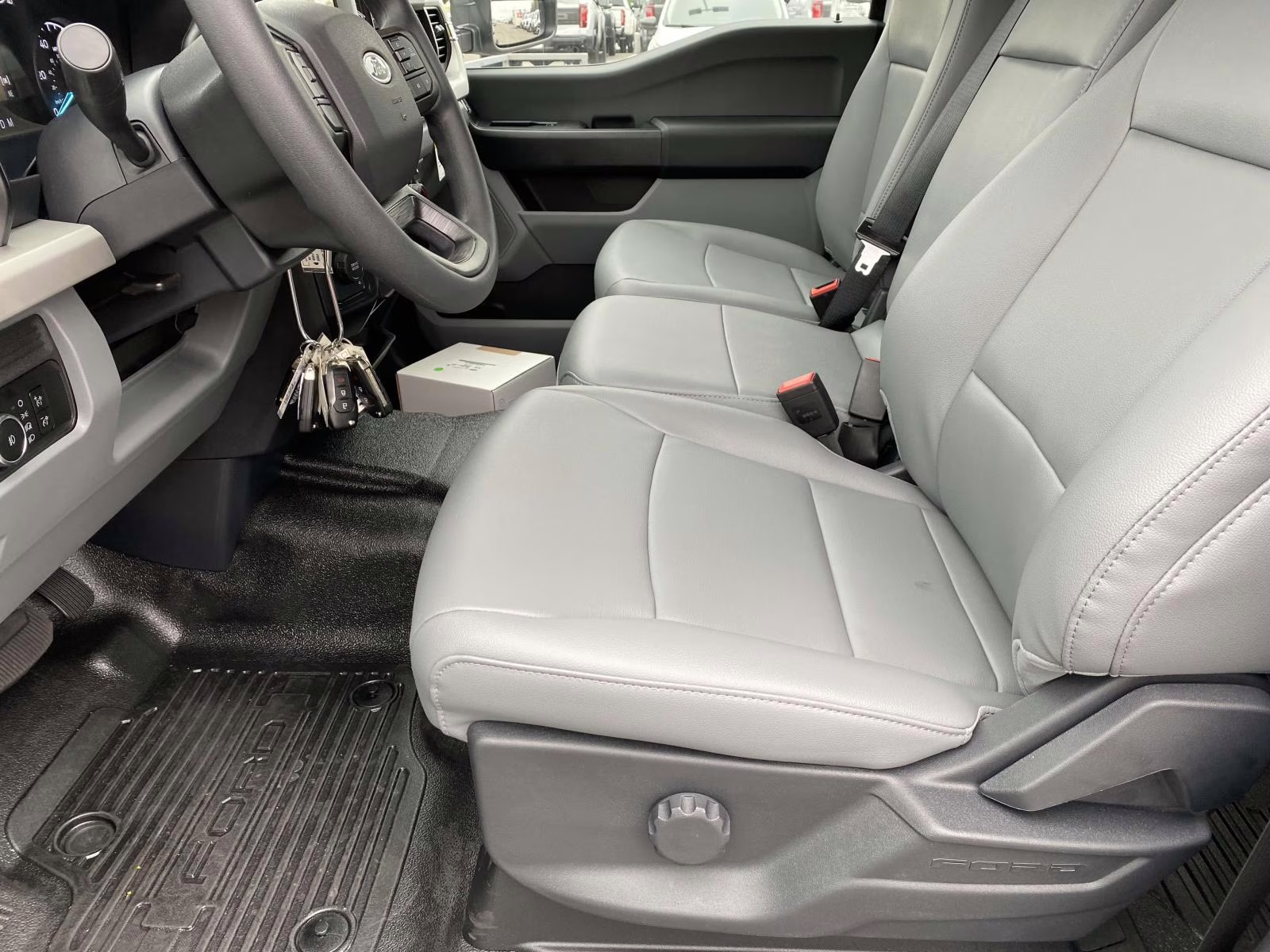 2025 Oxford White Ford F-600SD XL RWD Chassis