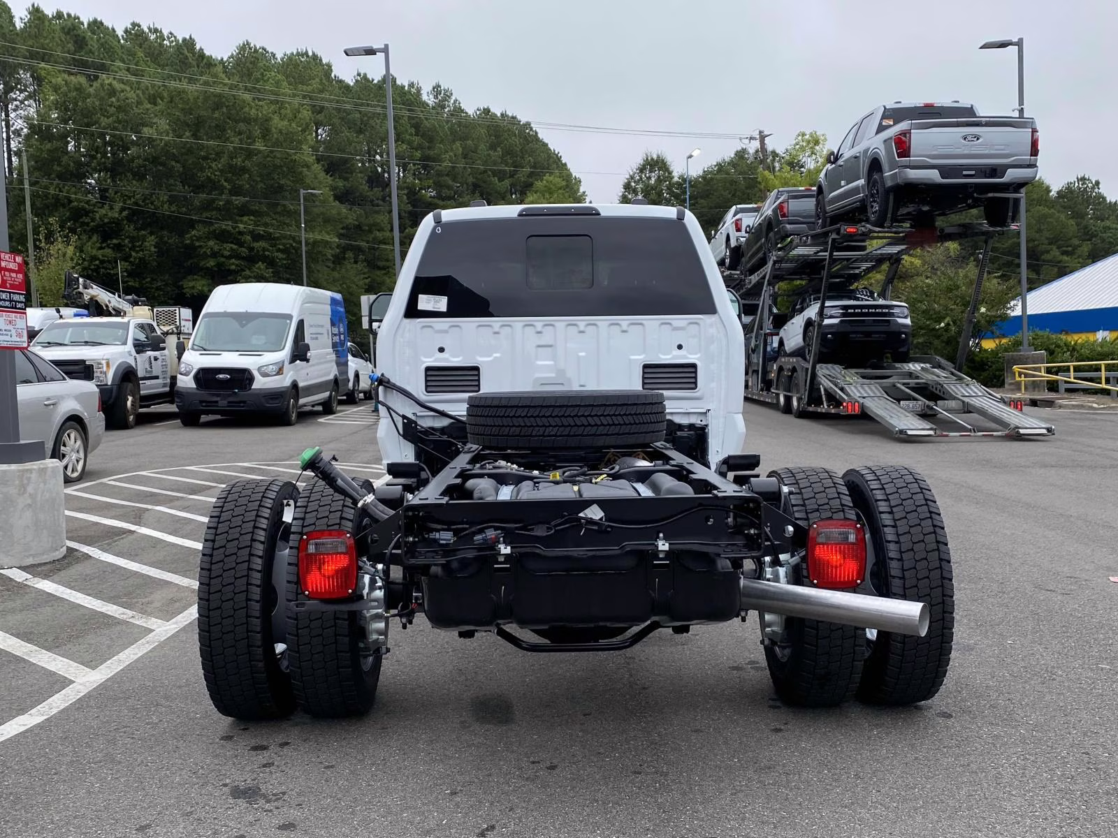 2025 Oxford White Ford F-600SD XL RWD Chassis