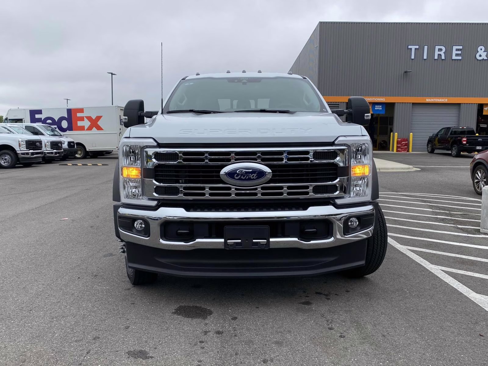 2025 Oxford White Ford F-600SD XL RWD Chassis