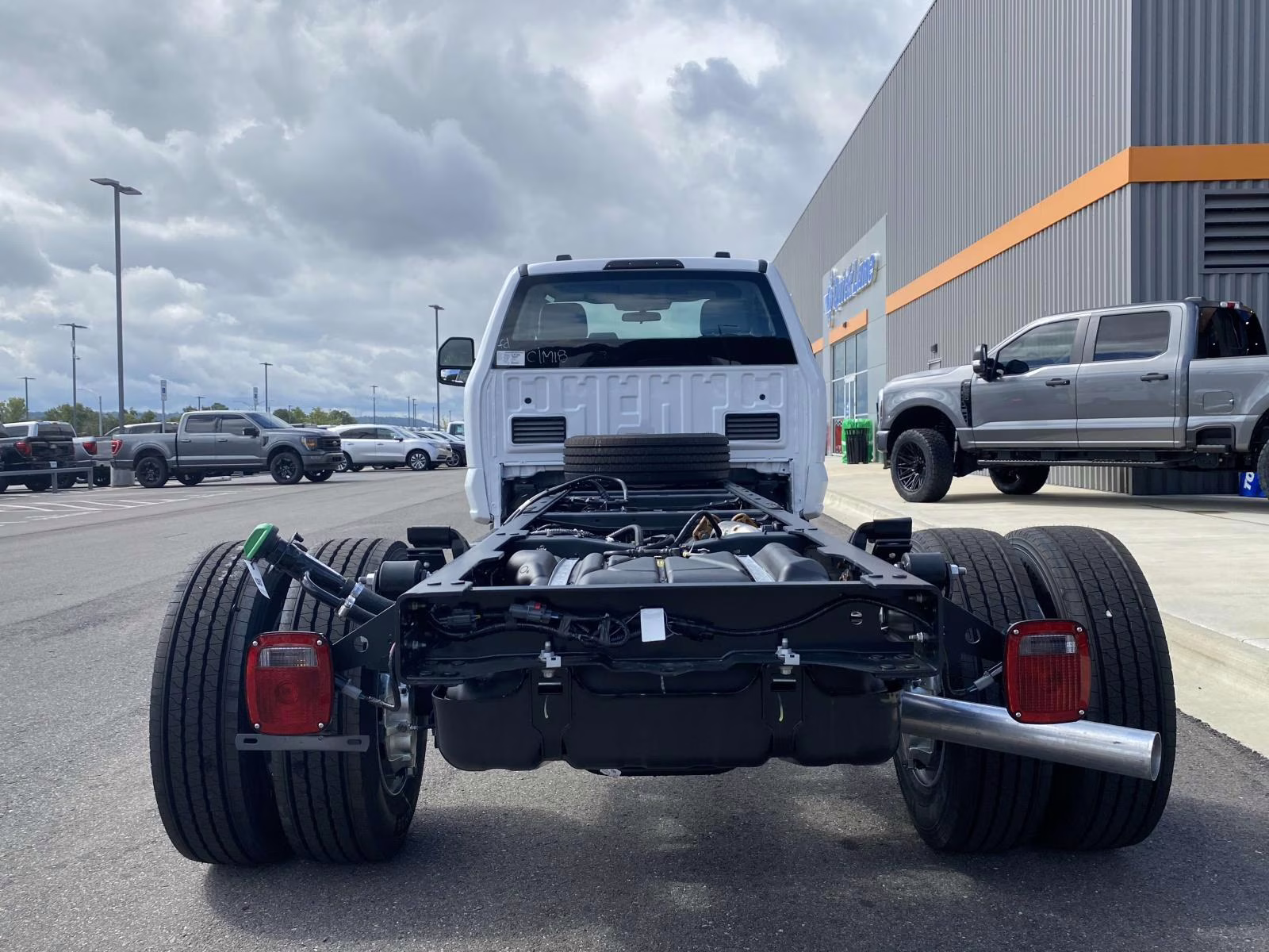 2025 Oxford White Ford F-600SD XL RWD Chassis