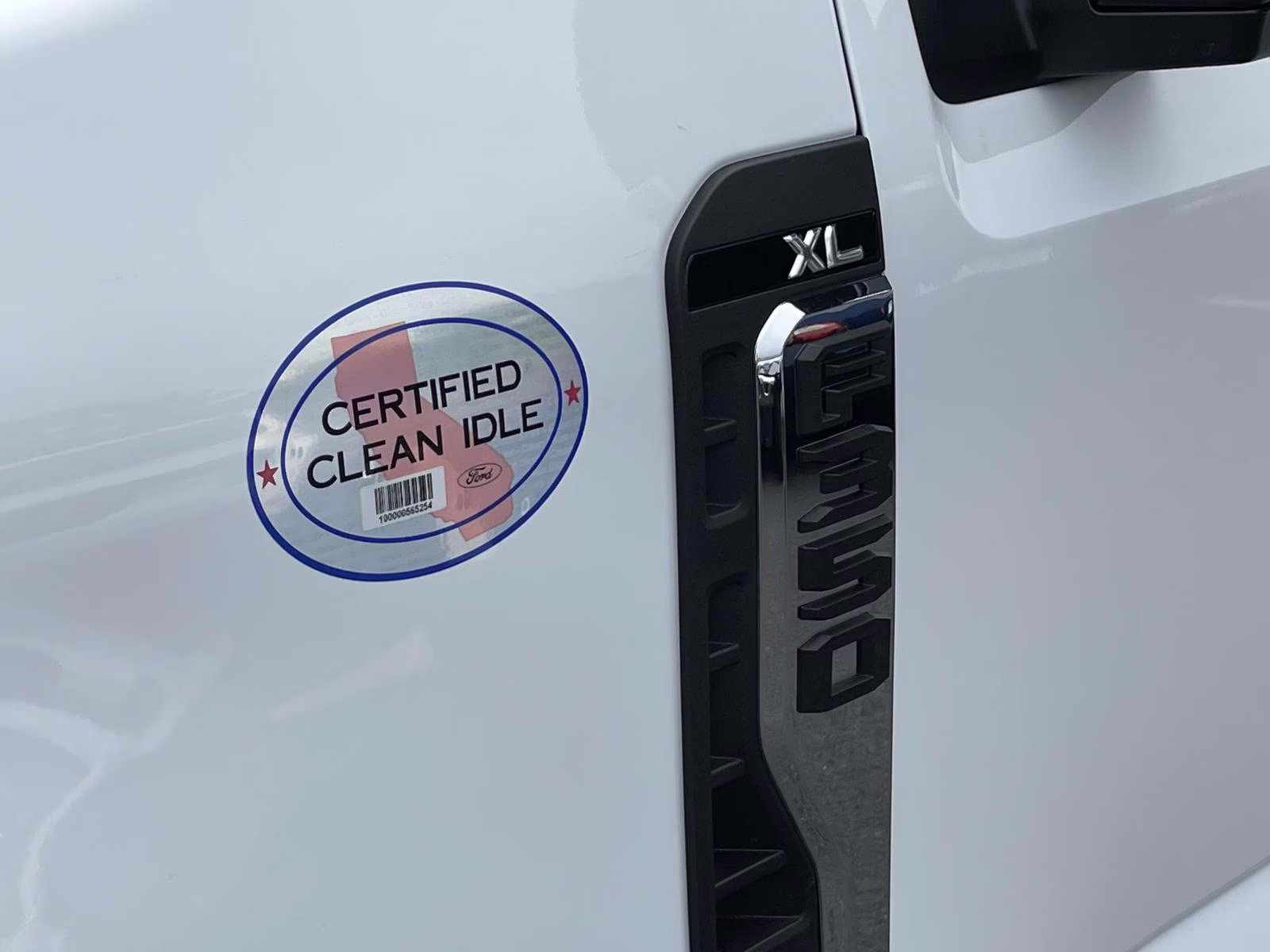 2025 Oxford White Ford Super Duty F-350 DRW XL 4X4 Chassis