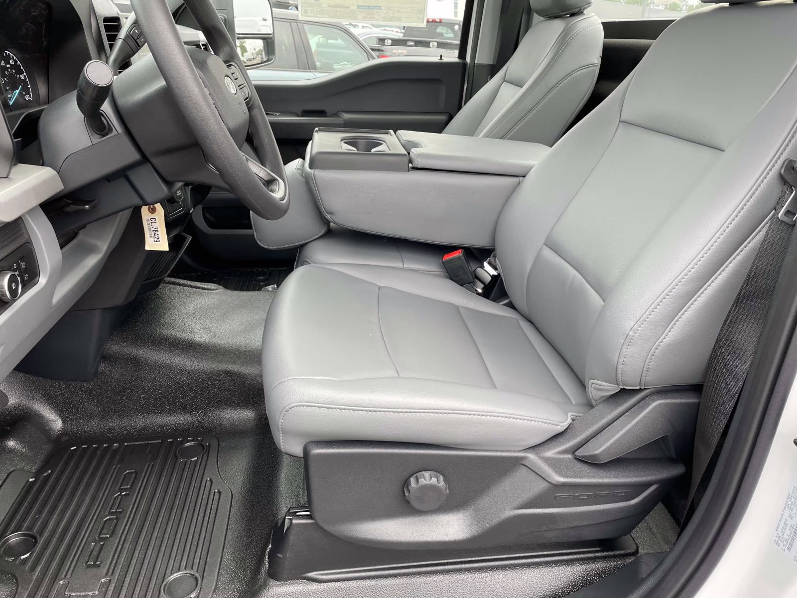 2025 Oxford White Ford Super Duty F-350 DRW XL 4X4 Chassis