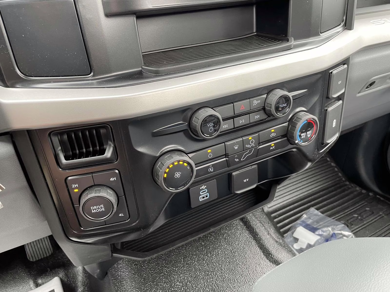 2025 Oxford White Ford Super Duty F-350 DRW XL 4X4 Chassis