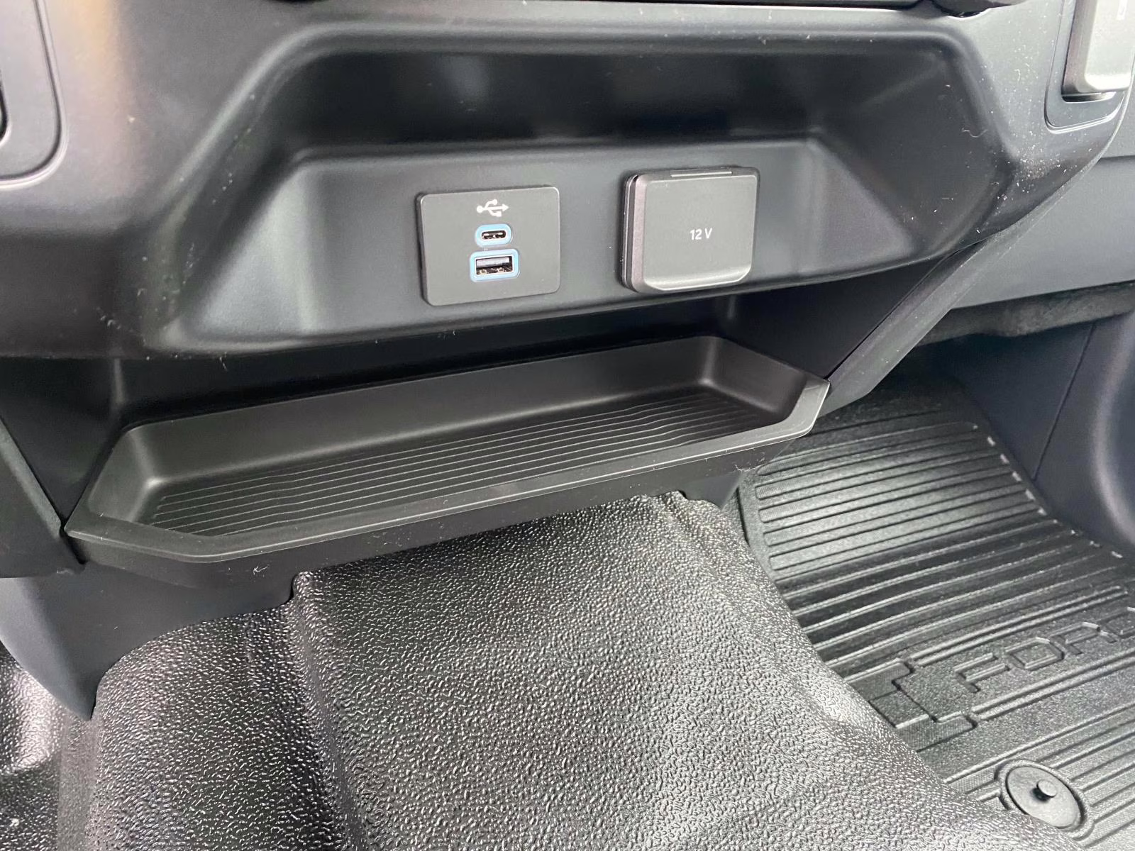 2026 Oxford White Ford Super Duty F-550 DRW XL 4X4 Chassis