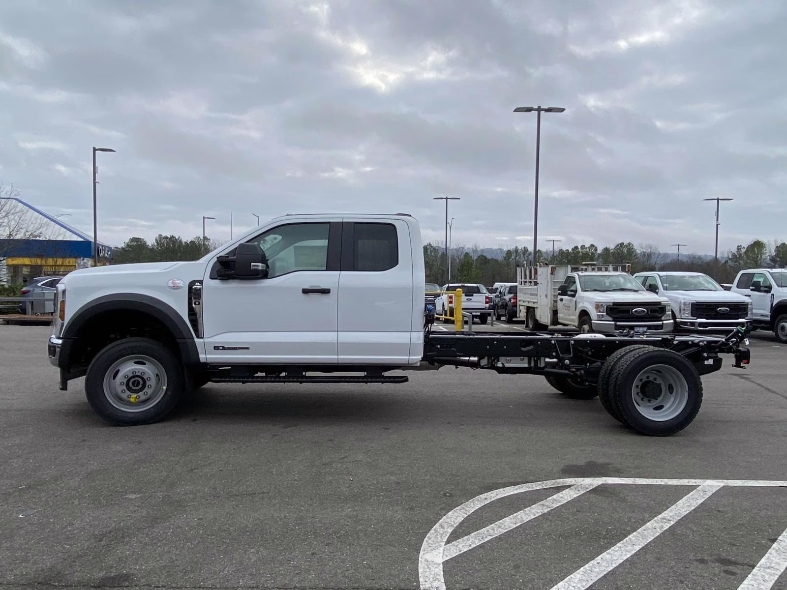 2026 Oxford White Ford Super Duty F-550 DRW XL 4X4 Chassis