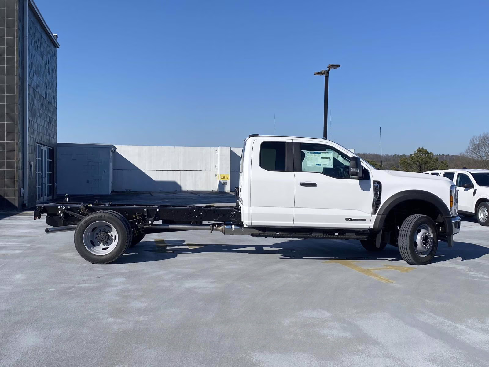 2026 Oxford White Ford Super Duty F-550 DRW XL 4X4 Chassis
