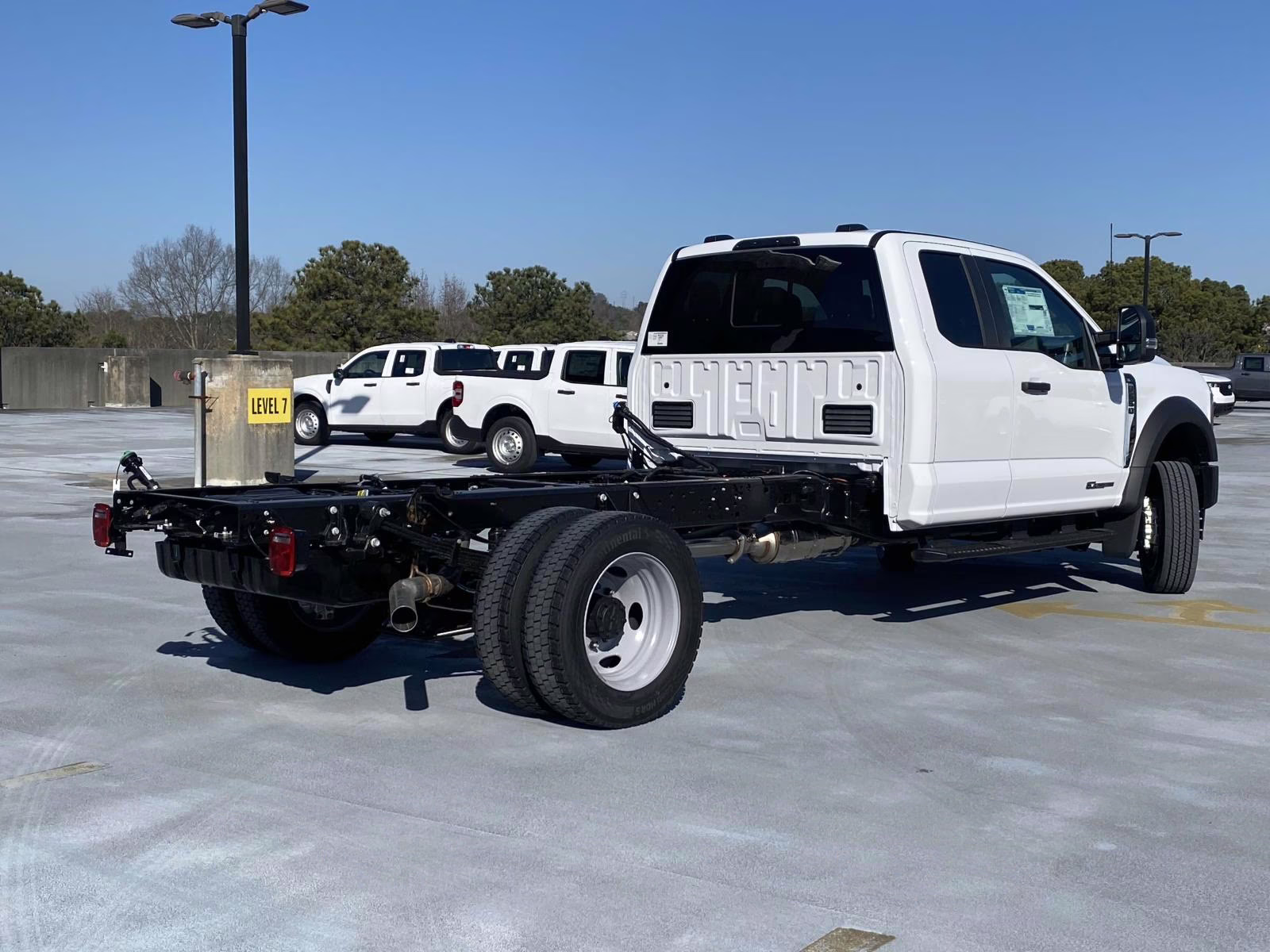2026 Oxford White Ford Super Duty F-550 DRW XL 4X4 Chassis