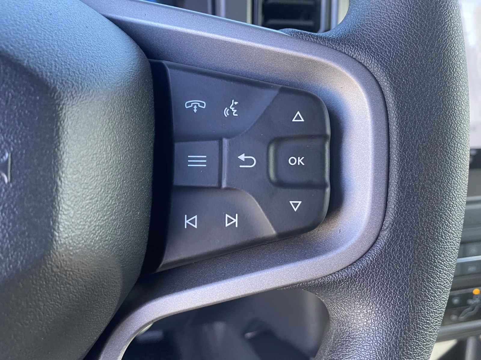 2025 Oxford White Ford Bronco Base 4X4 SUV