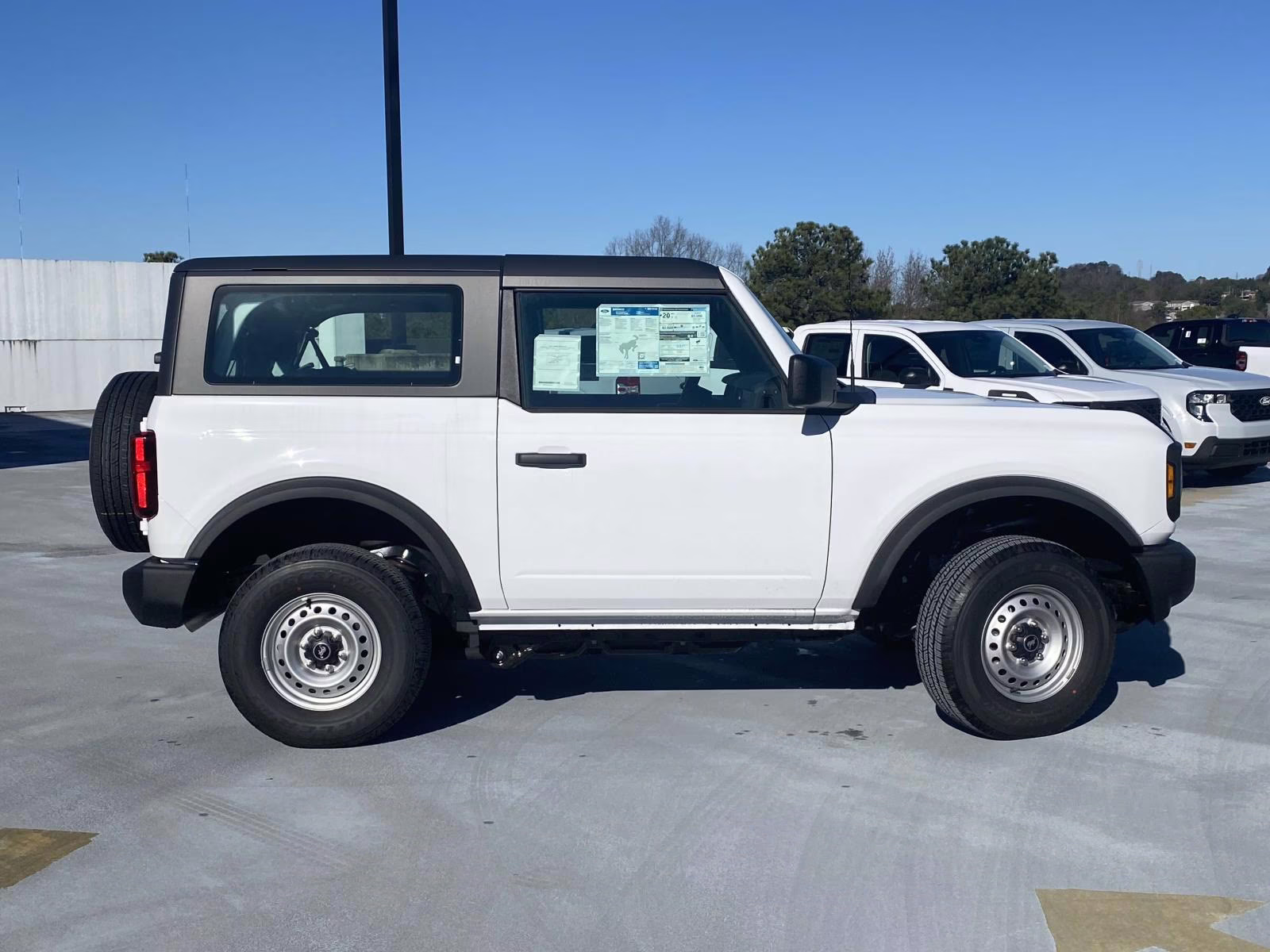 2025 Oxford White Ford Bronco Base 4X4 SUV