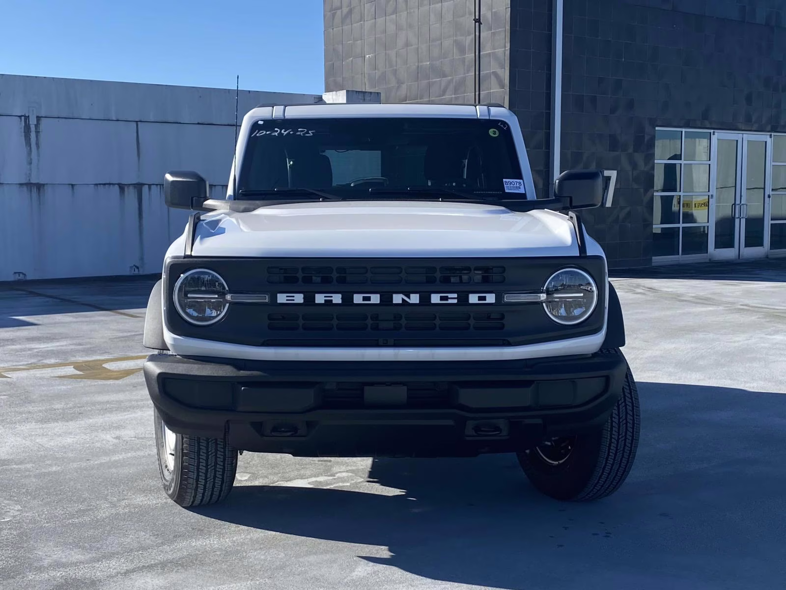 2025 Oxford White Ford Bronco Base 4X4 SUV