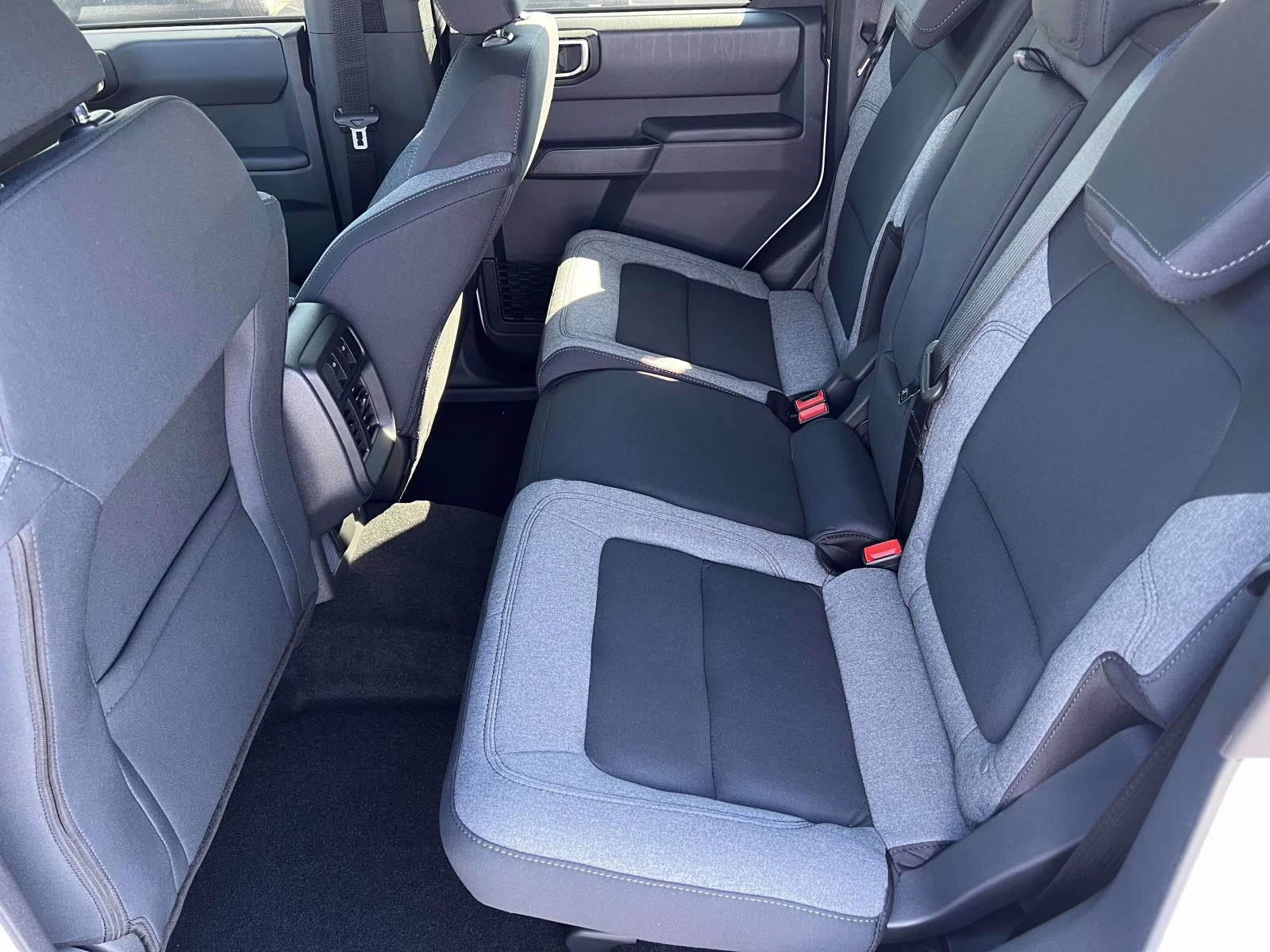 2025 Oxford White Ford Bronco Base 4X4 SUV