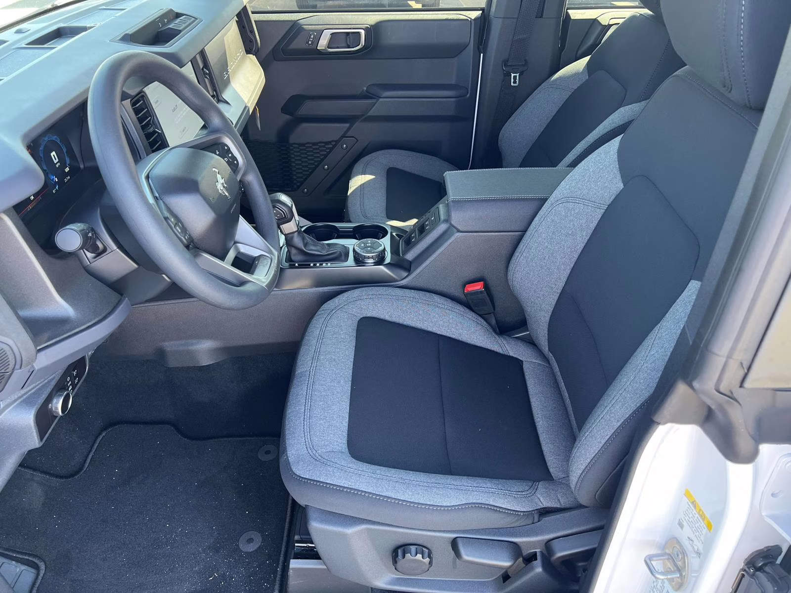 2025 Oxford White Ford Bronco Base 4X4 SUV