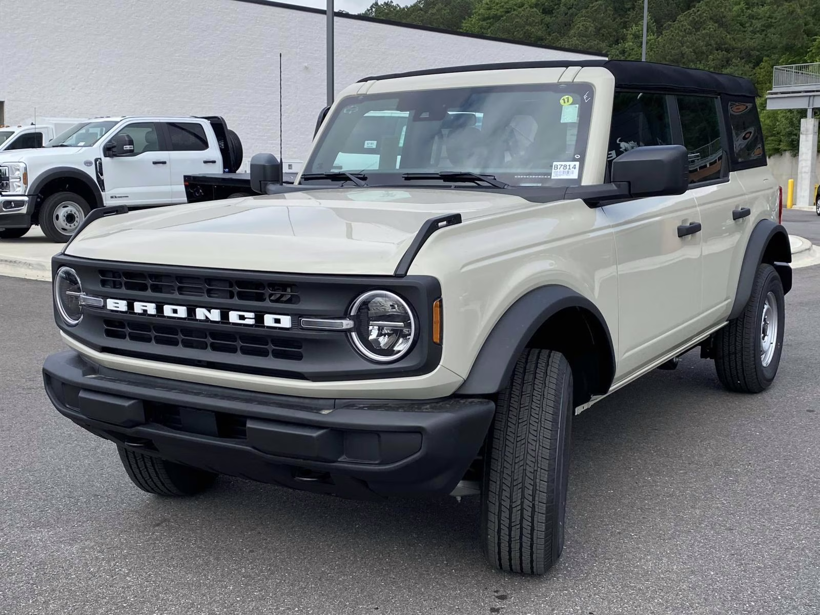 2025 Desert Sand Ford Bronco Base 4X4 SUV