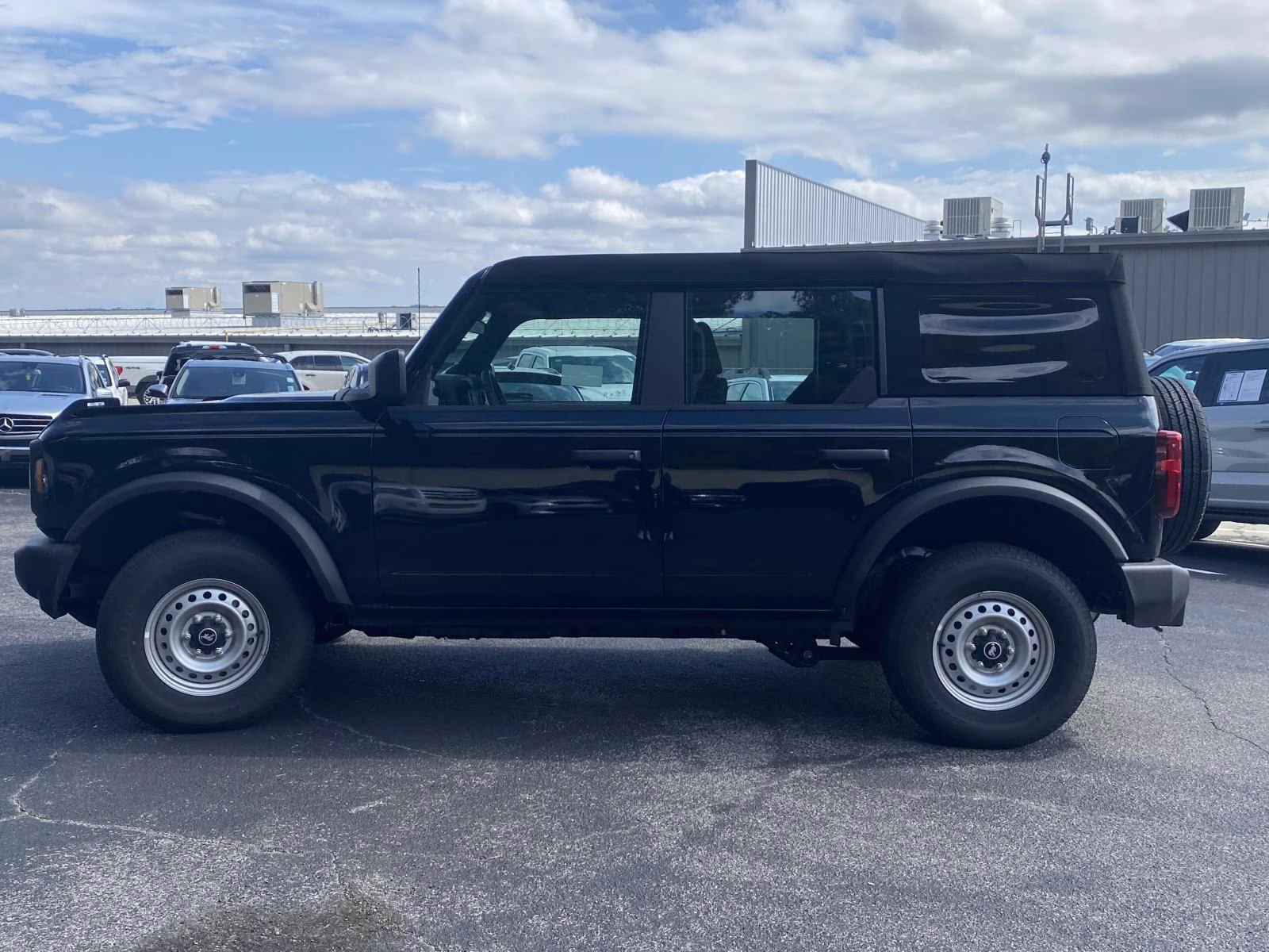 2025 Shadow Black Ford Bronco Base 4X4 SUV
