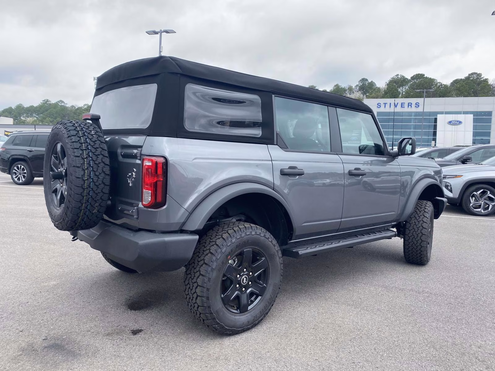 2025 Carbonized Gray Metallic Ford Bronco Base 4X4 SUV