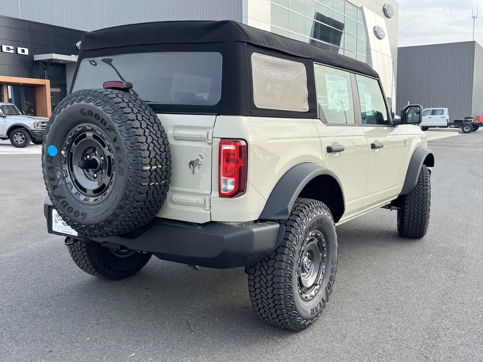 2025 Desert Sand Ford Bronco Base 4X4 SUV