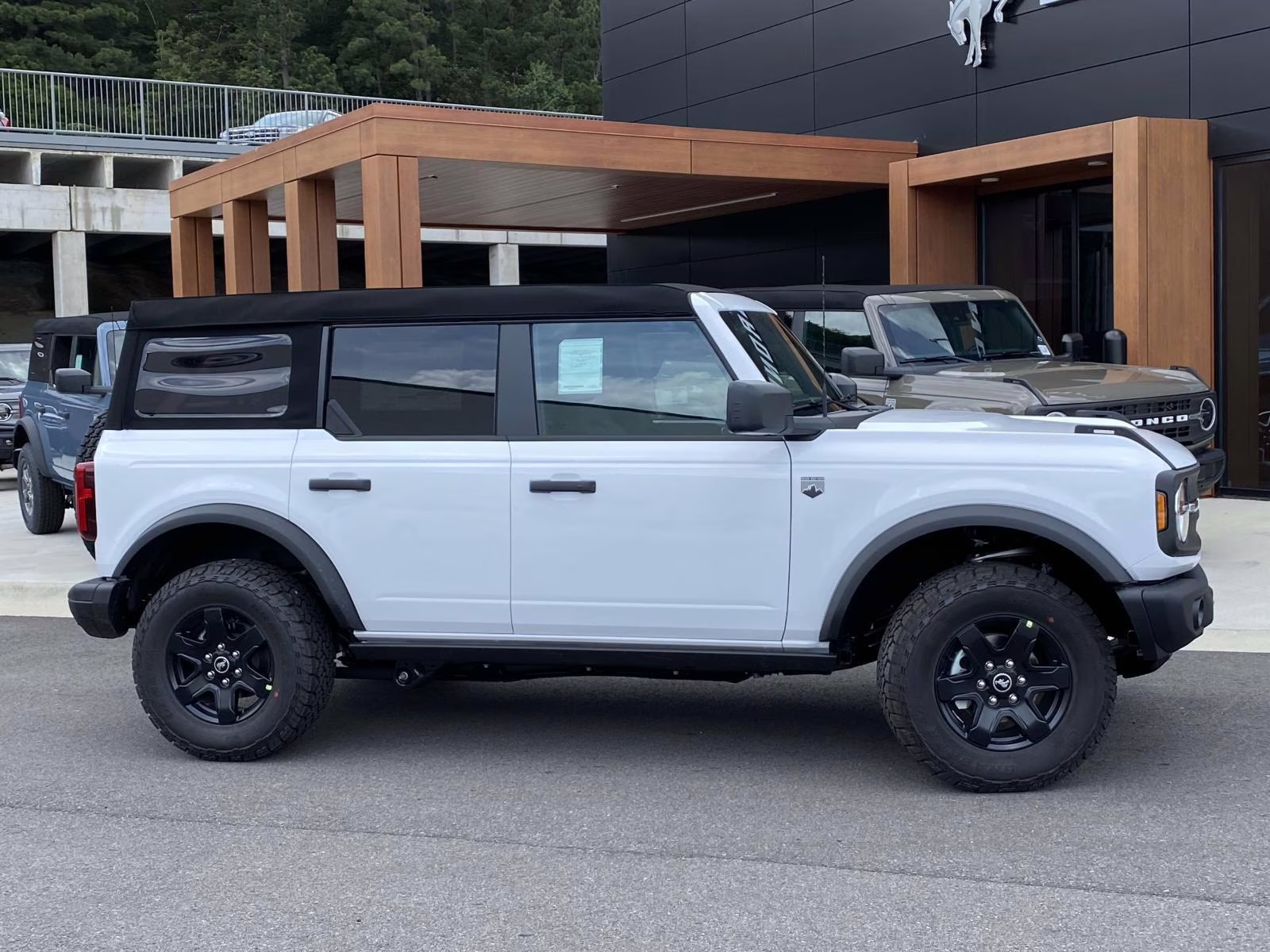 2025 Oxford White Ford Bronco Big Bend 4X4 SUV