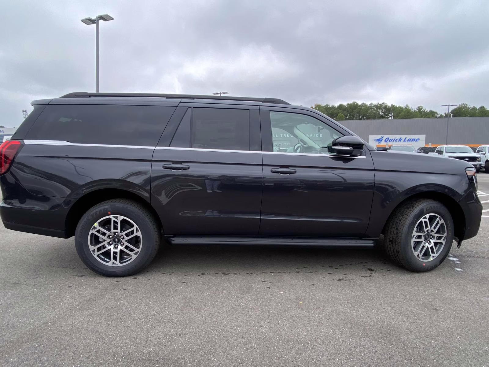 2025 Gray Metallic Ford Expedition Max Active RWD SUV