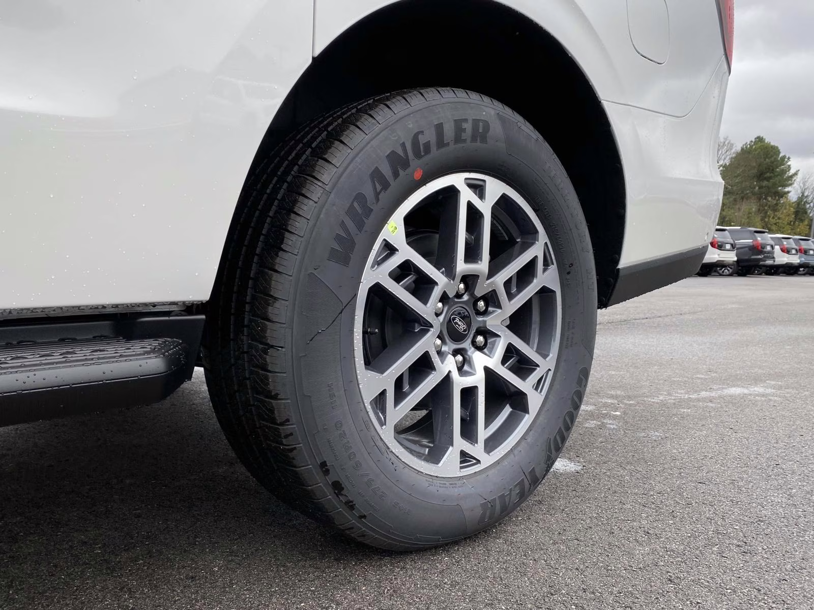 2025 Star White Metallic Tri-Coat Ford Expedition Max Active RWD SUV