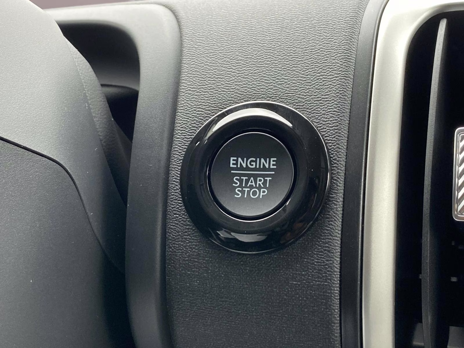 2025 Star White Metallic Tri-Coat Ford Expedition Max Active RWD SUV