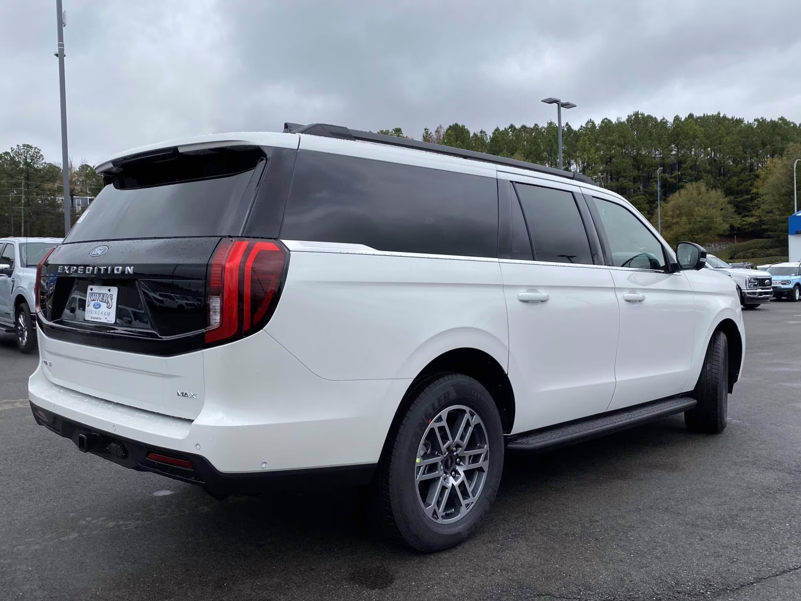 2025 Star White Metallic Tri-Coat Ford Expedition Max Active RWD SUV