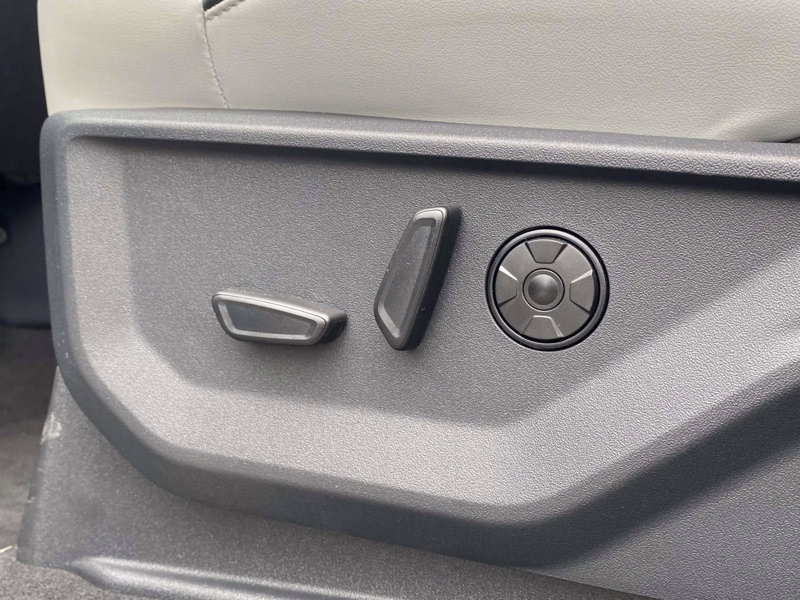 2026 White Metallic Ford Expedition Max Platinum 4X4 SUV