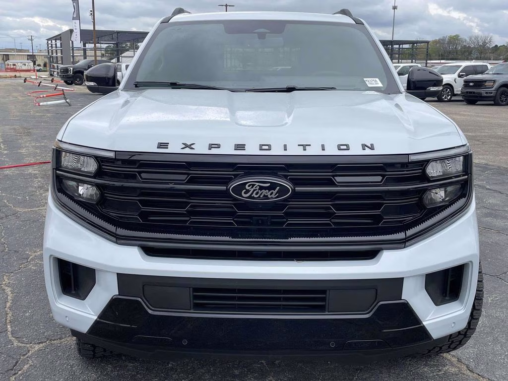 2026 Space Silver Metallic Ford Expedition Platinum 4X4 SUV