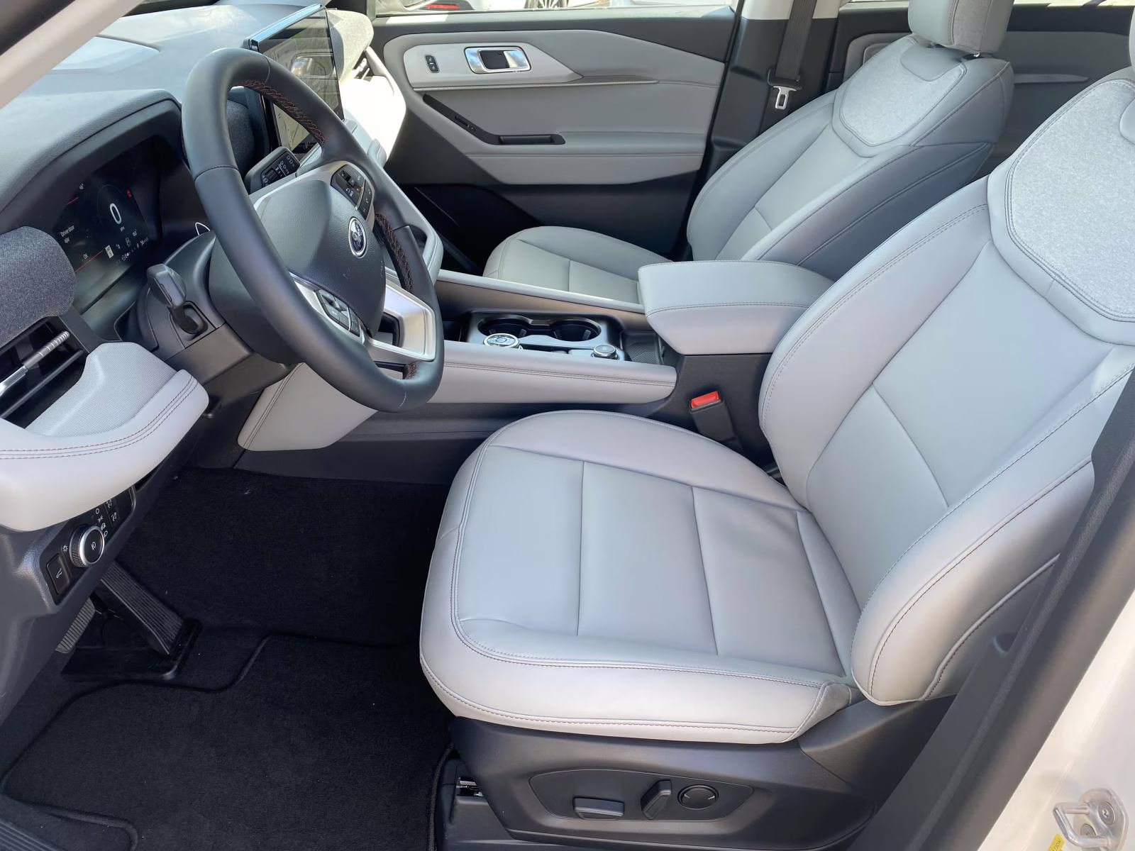 2026 White Metallic Ford Explorer Active RWD SUV