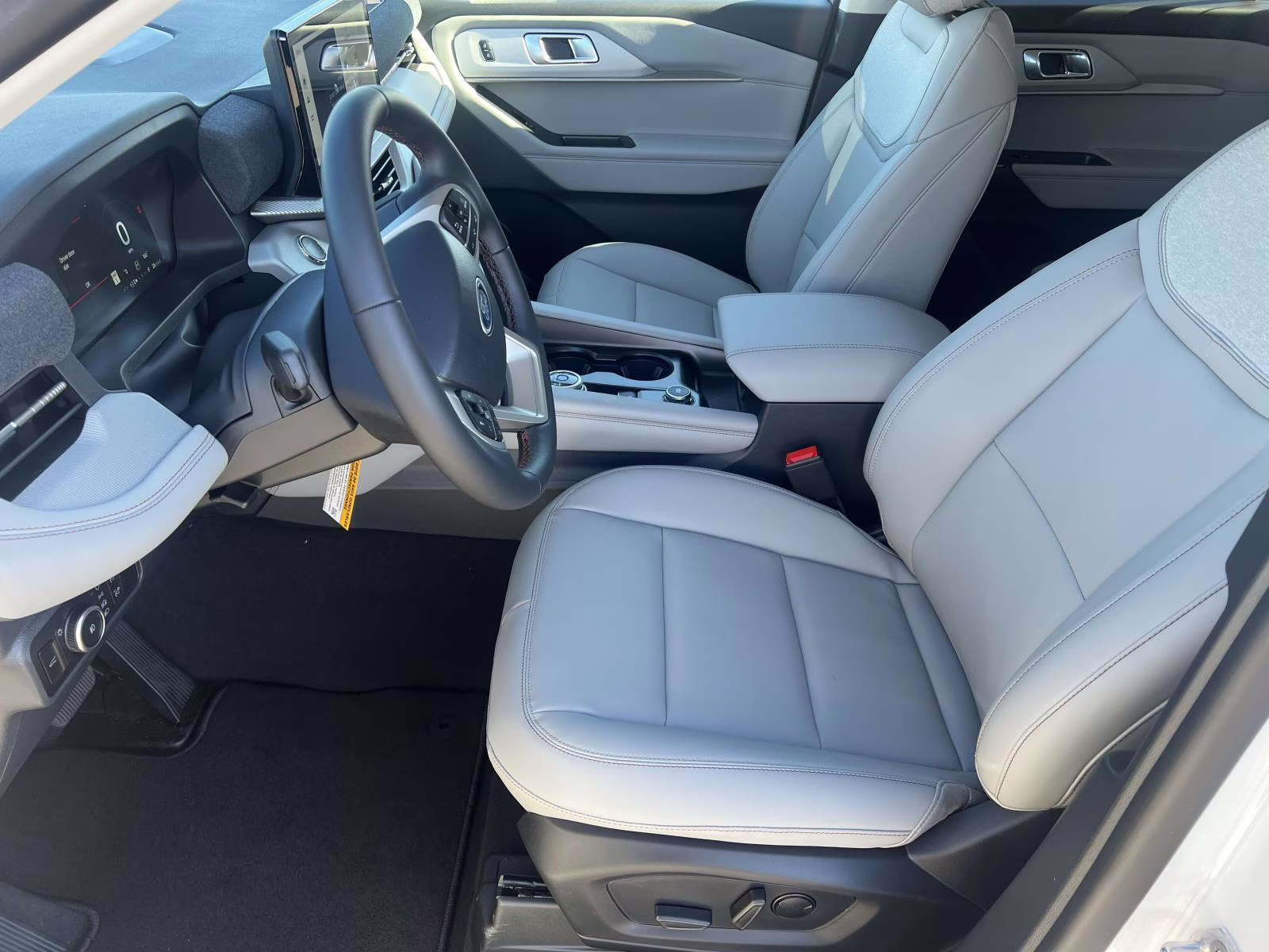 2026 Star White Metallic Tri-Coat Ford Explorer Active RWD SUV