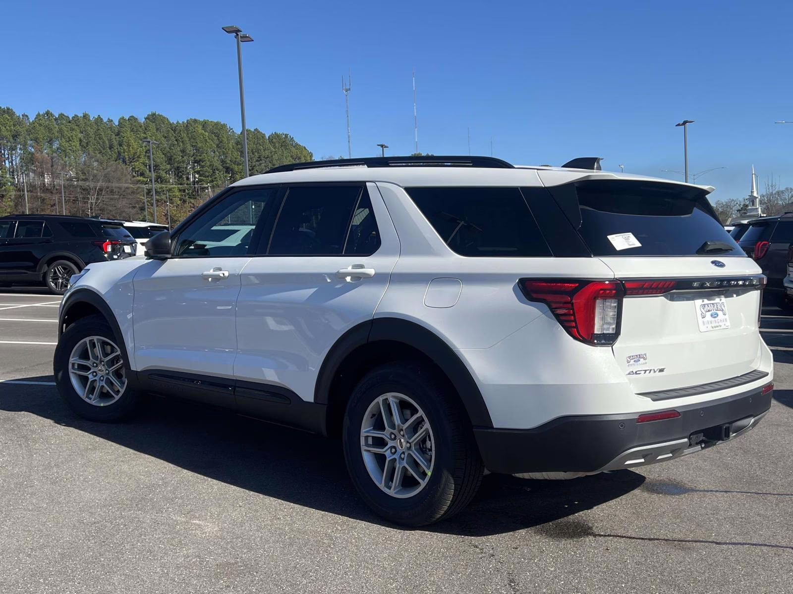 2026 Star White Metallic Tri-Coat Ford Explorer Active RWD SUV