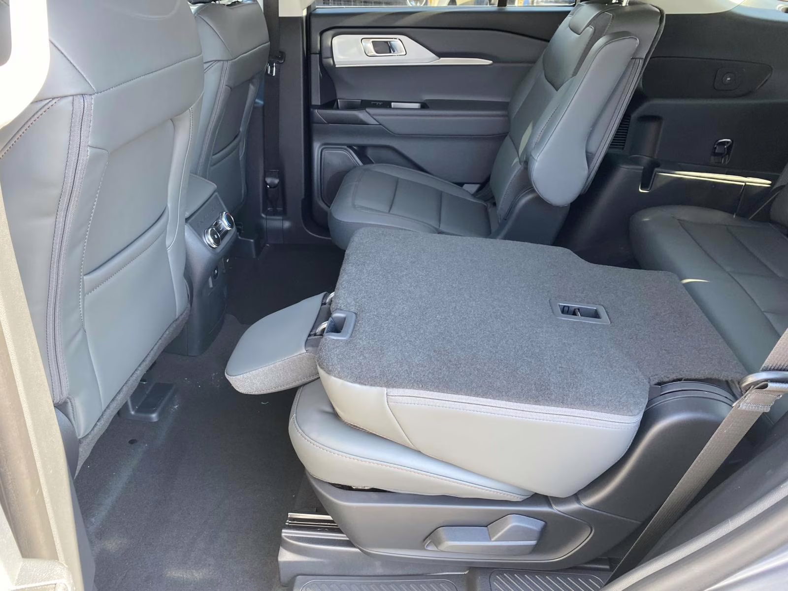 2026 Gray Metallic Ford Explorer Active 4X4 SUV