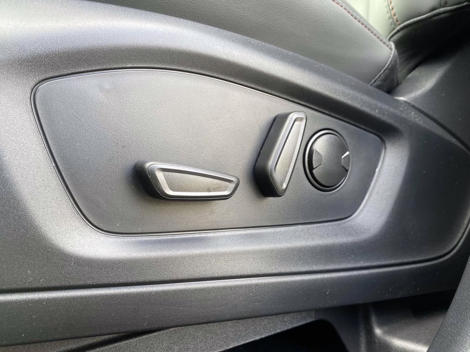 2026 Gray Metallic Ford Explorer Active 4X4 SUV