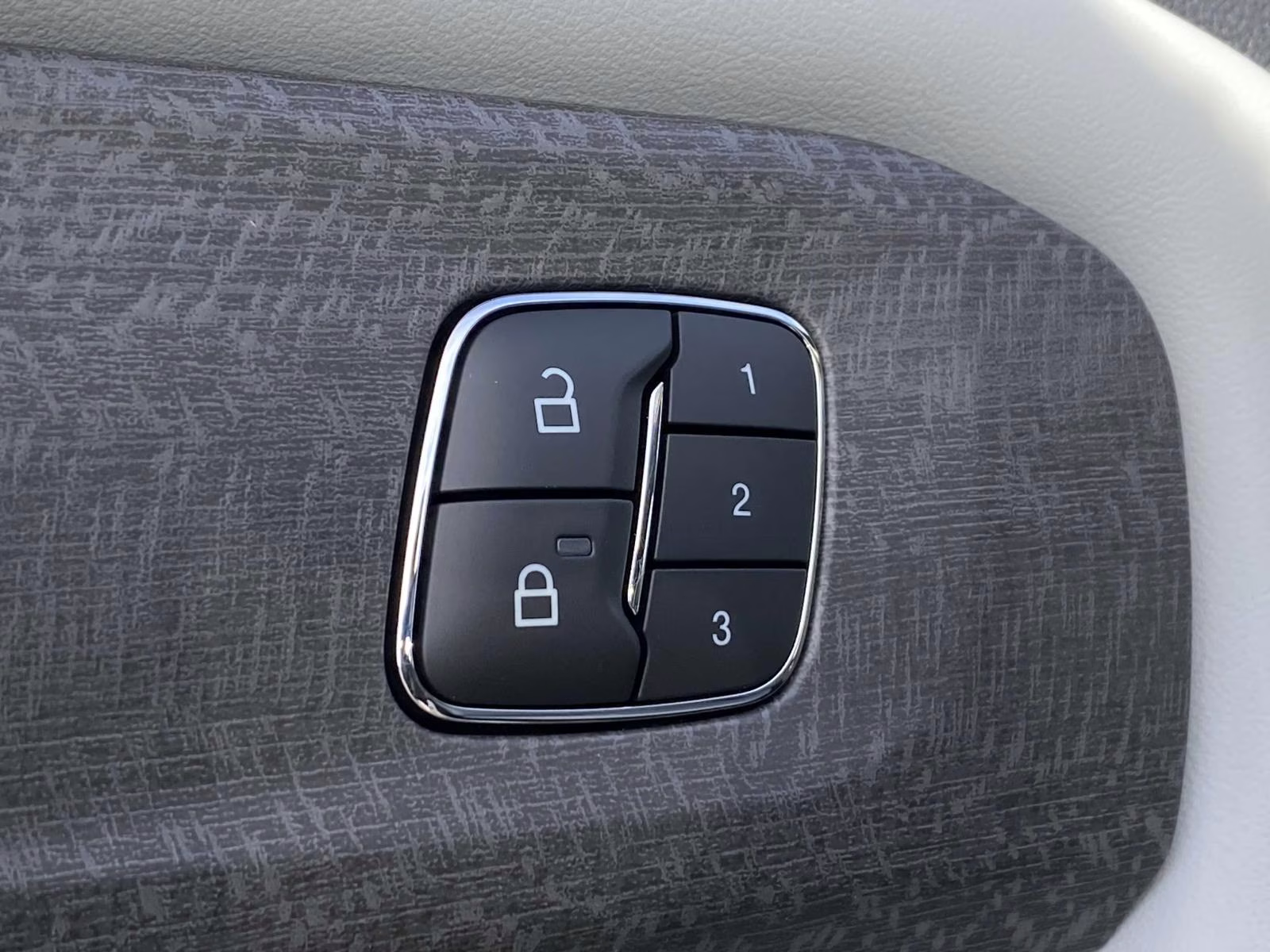 2026 White Metallic Ford Explorer Platinum 4X4 SUV