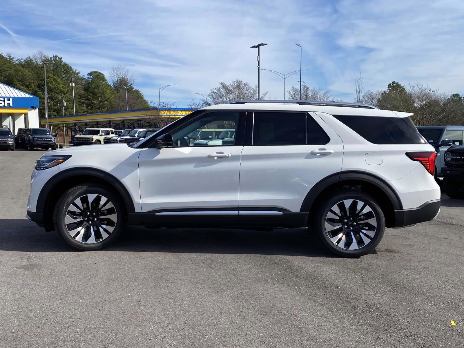 2026 White Metallic Ford Explorer Platinum 4X4 SUV