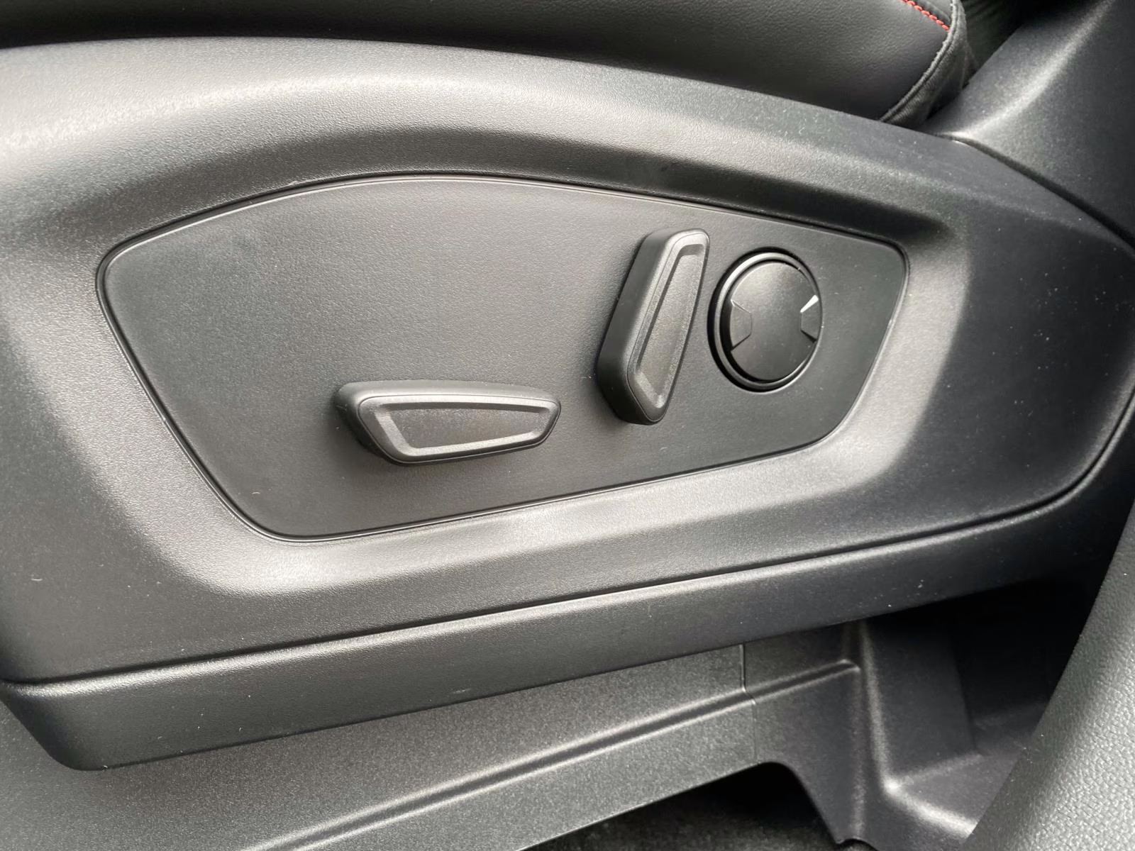 2026 Carbonized Gray Metallic Ford Explorer ST-Line 4X4 SUV