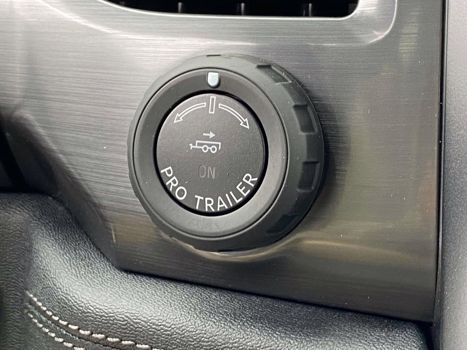 2025 Space White Metallic Ford F-150 Lightning Flash AWD Truck