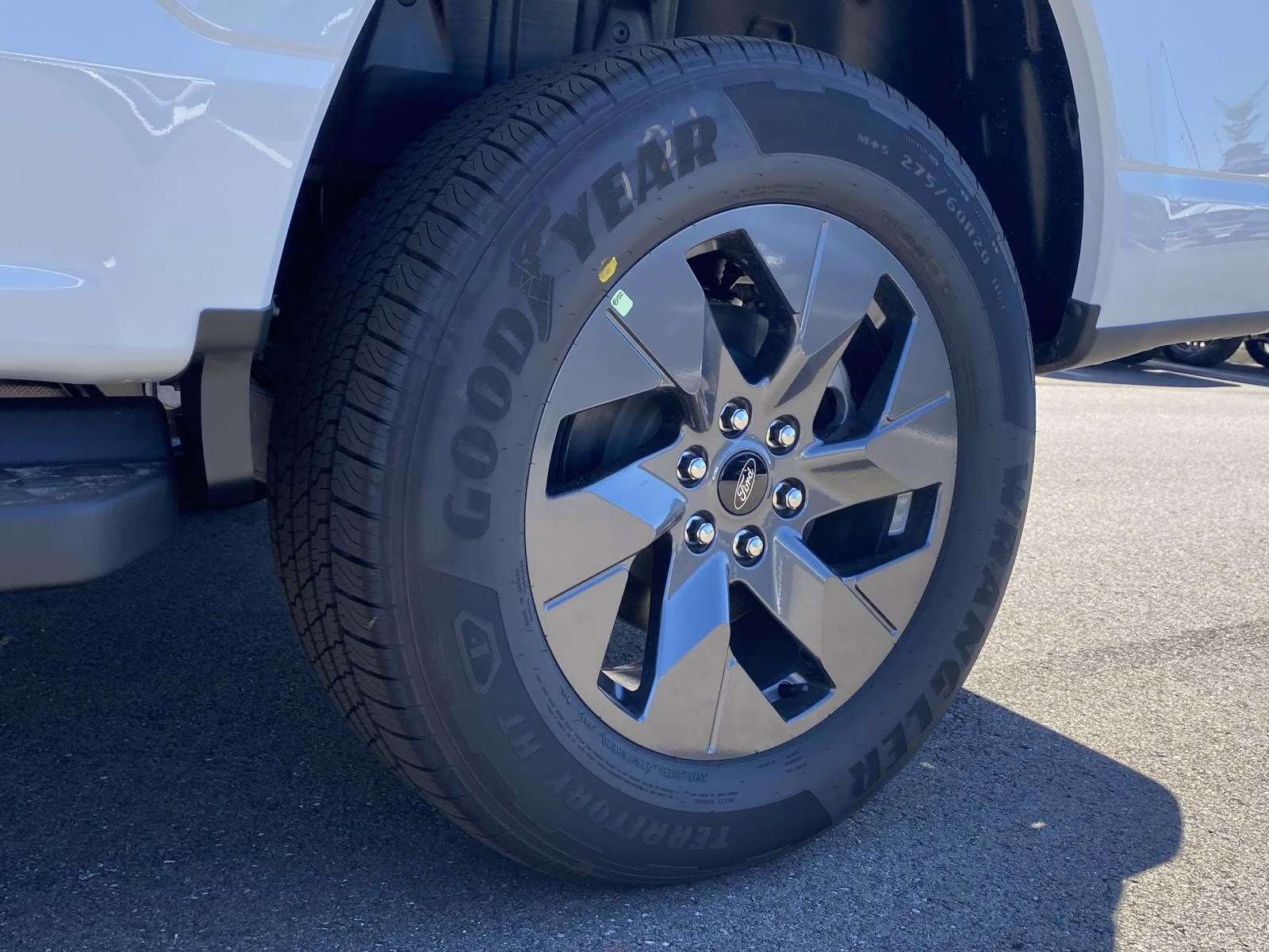 2025 Oxford White Ford F-150 Lightning Flash AWD Truck