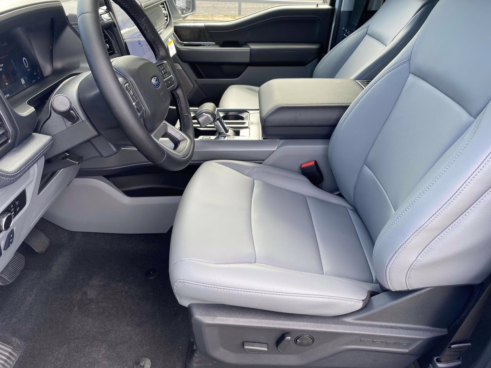 2025 Oxford White Ford F-150 Lightning Flash AWD Truck