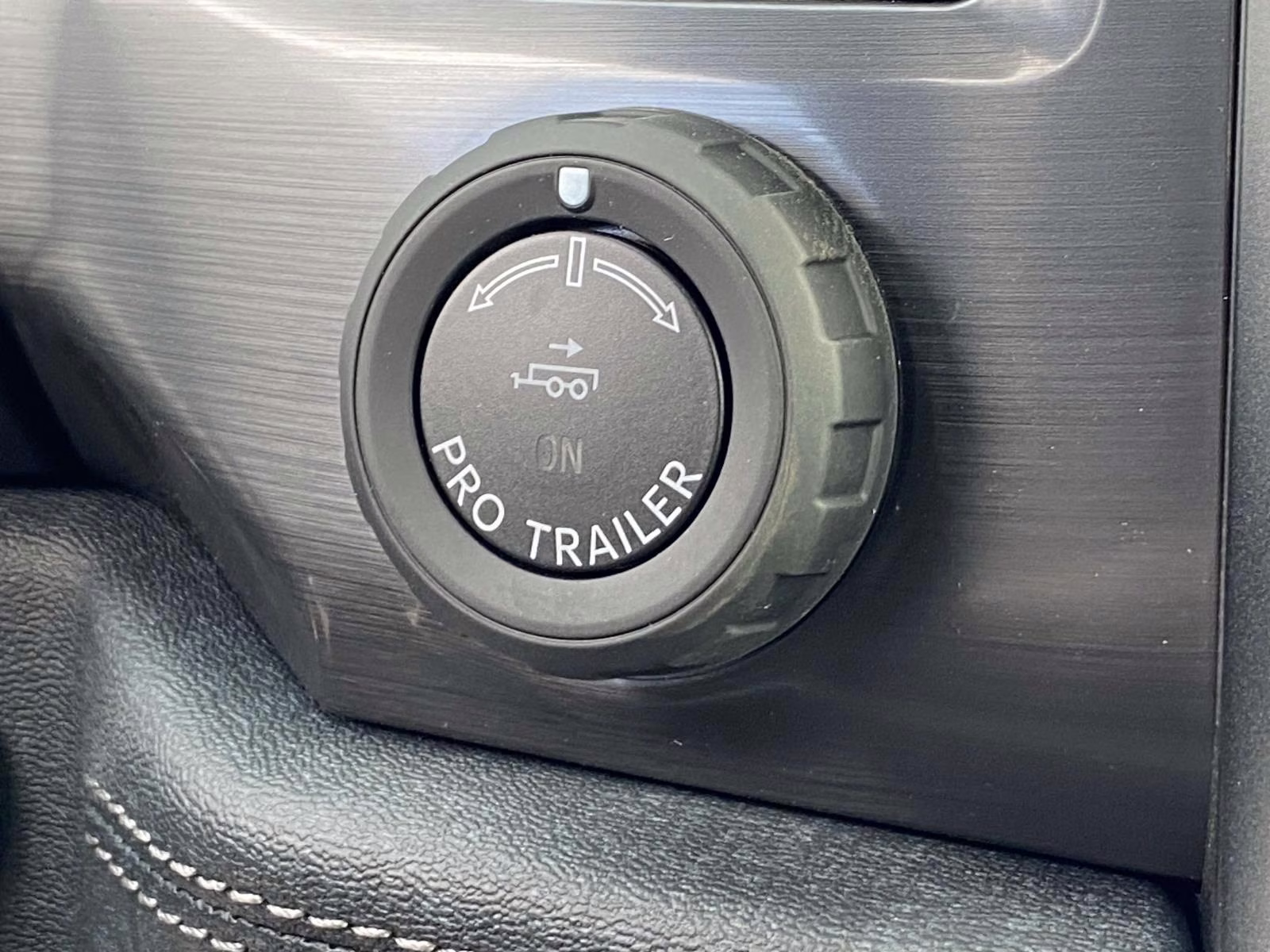 2025 Oxford White Ford F-150 Lightning Flash AWD Truck