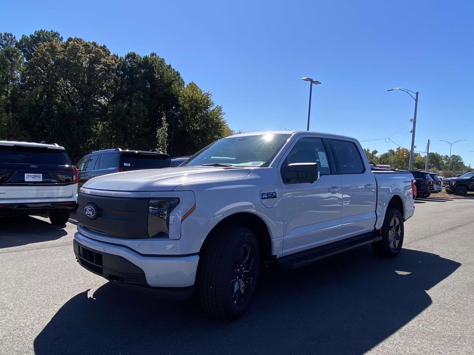 2025 Space White Metallic Ford F-150 Lightning Flash AWD Truck