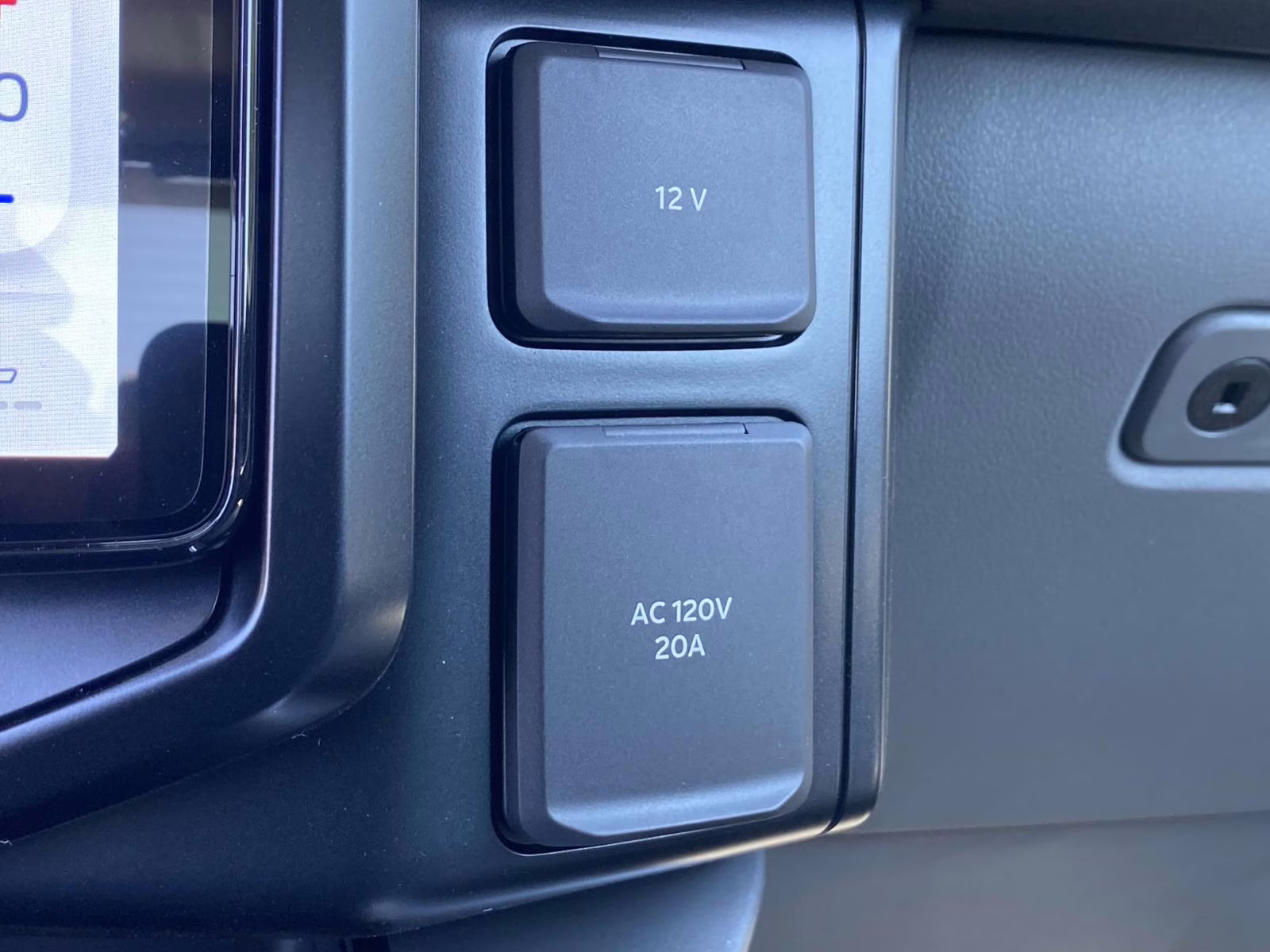 2025 Oxford White Ford F-150 Lightning Flash AWD Truck