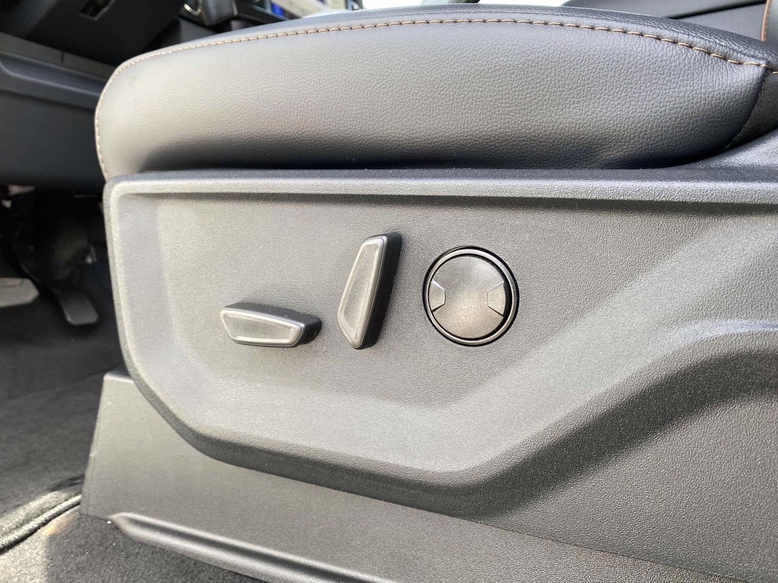 2026 Oxford White Ford Super Duty F-250 SRW Lariat 4X4 Truck