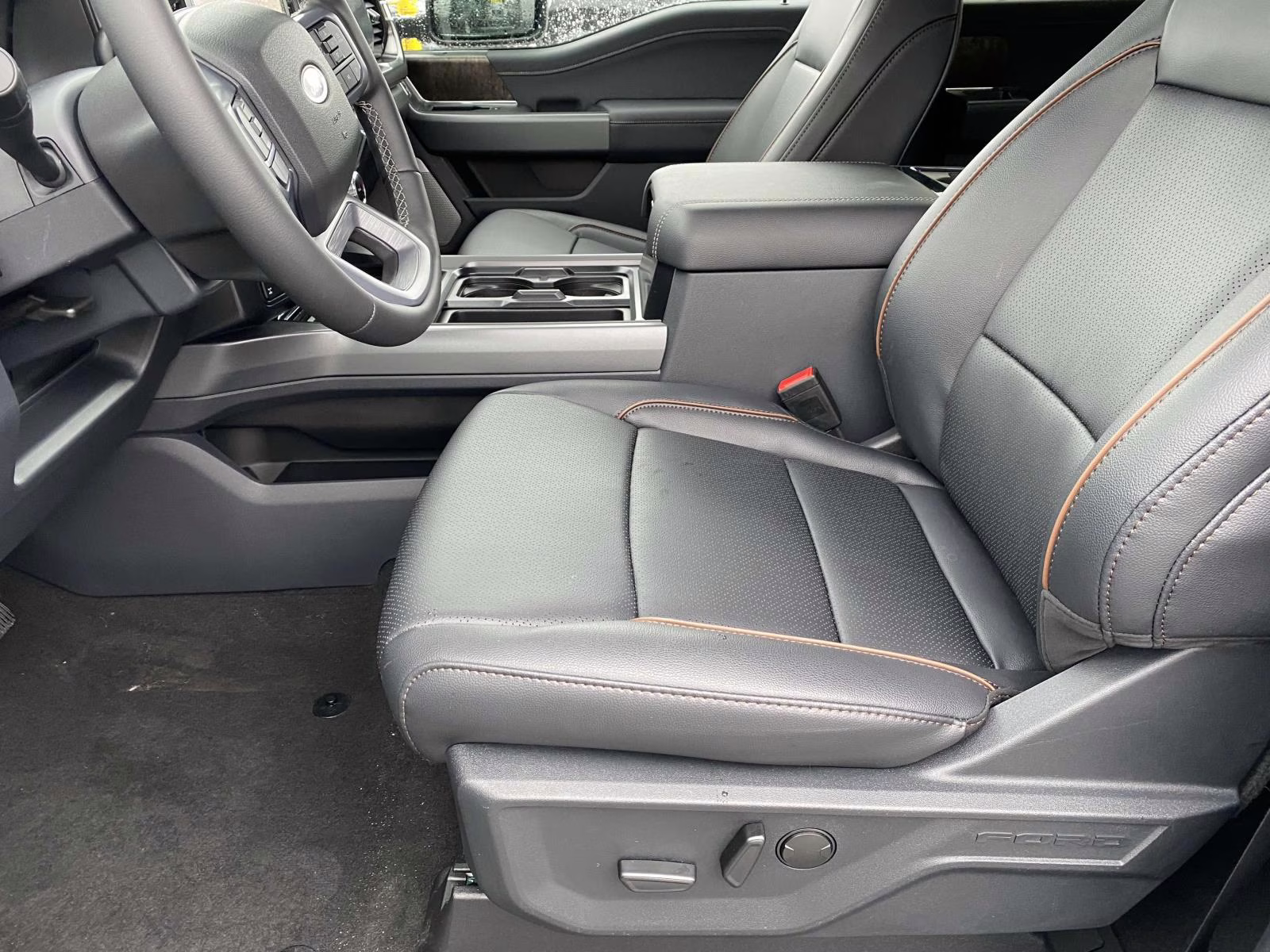 2026 Avalanche Ford Super Duty F-250 SRW Lariat 4X4 Truck