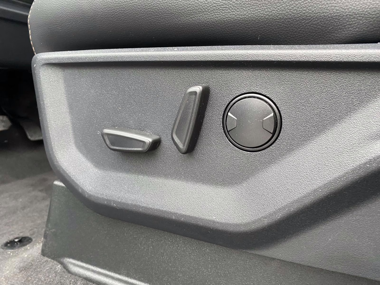 2026 Avalanche Ford Super Duty F-250 SRW Lariat 4X4 Truck